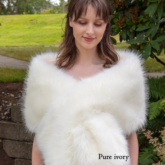Ivory Faux Fur Bridal Wrap / Shawl / Stole - Picture 6 of 6